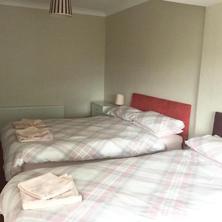 Large 4 Bedroom Home In Boston Spa Village In-Between York, Harrogate And Leeds, Sleeps 9 エクステリア 写真