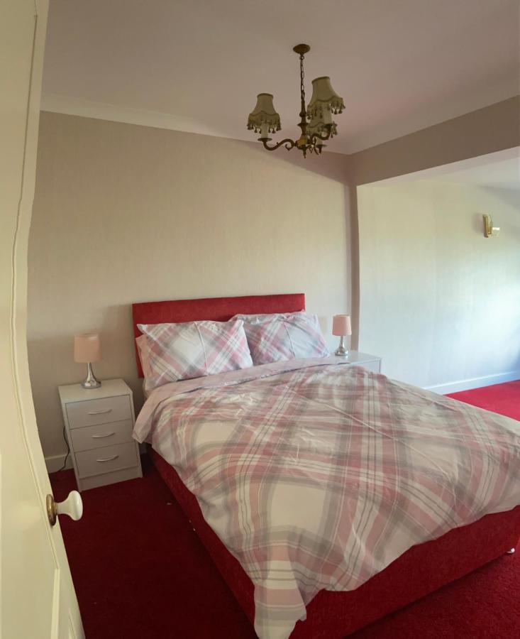 Large 4 Bedroom Home In Boston Spa Village In-Between York, Harrogate And Leeds, Sleeps 9 エクステリア 写真