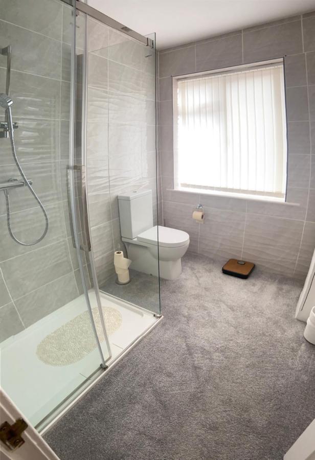 Large 4 Bedroom Home In Boston Spa Village In-Between York, Harrogate And Leeds, Sleeps 9 エクステリア 写真