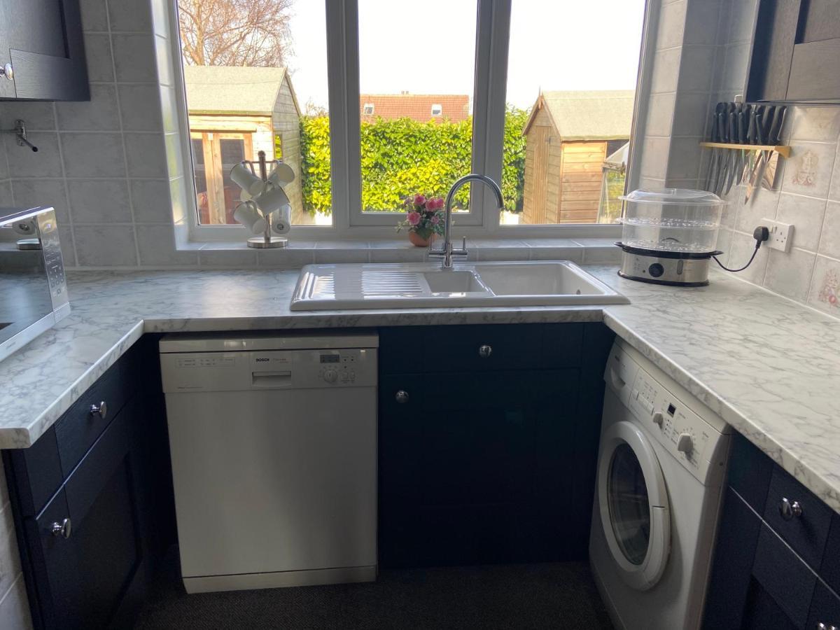 Large 4 Bedroom Home In Boston Spa Village In-Between York, Harrogate And Leeds, Sleeps 9 エクステリア 写真