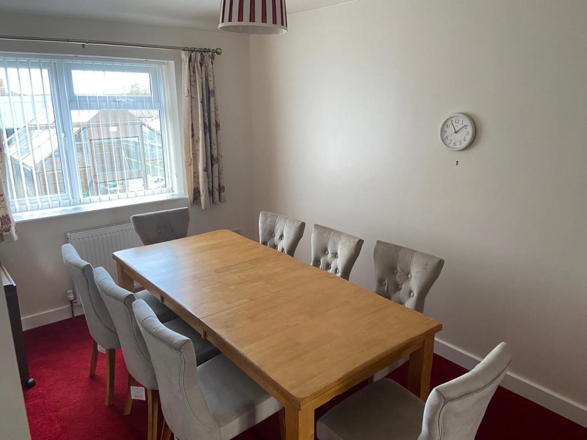 Large 4 Bedroom Home In Boston Spa Village In-Between York, Harrogate And Leeds, Sleeps 9 エクステリア 写真