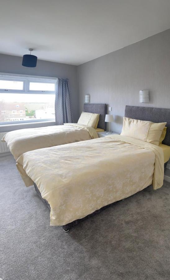 Large 4 Bedroom Home In Boston Spa Village In-Between York, Harrogate And Leeds, Sleeps 9 エクステリア 写真