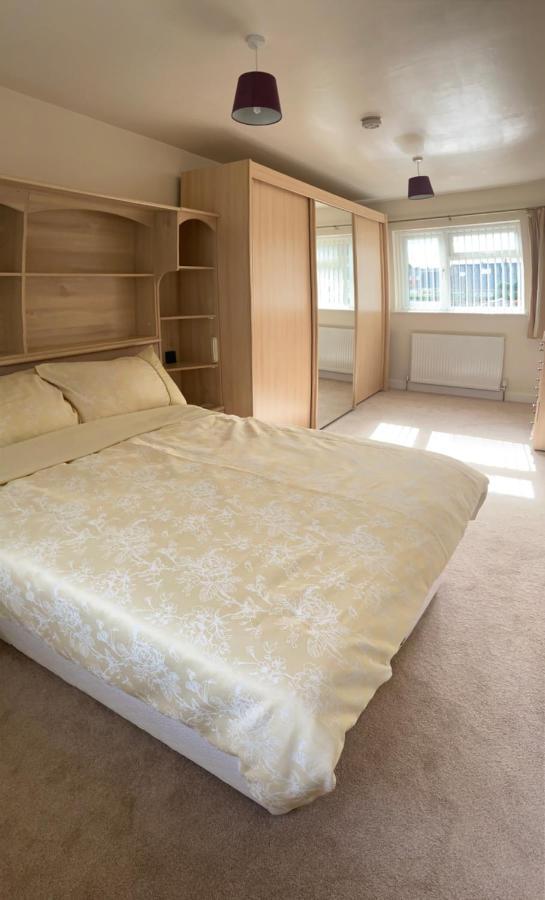 Large 4 Bedroom Home In Boston Spa Village In-Between York, Harrogate And Leeds, Sleeps 9 エクステリア 写真