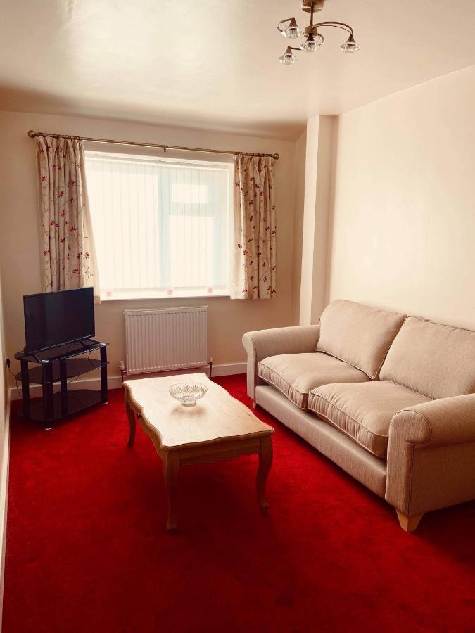 Large 4 Bedroom Home In Boston Spa Village In-Between York, Harrogate And Leeds, Sleeps 9 エクステリア 写真