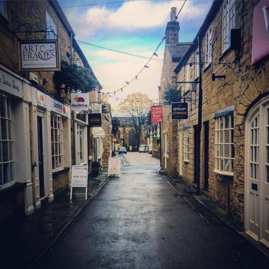 Large 4 Bedroom Home In Boston Spa Village In-Between York, Harrogate And Leeds, Sleeps 9 エクステリア 写真