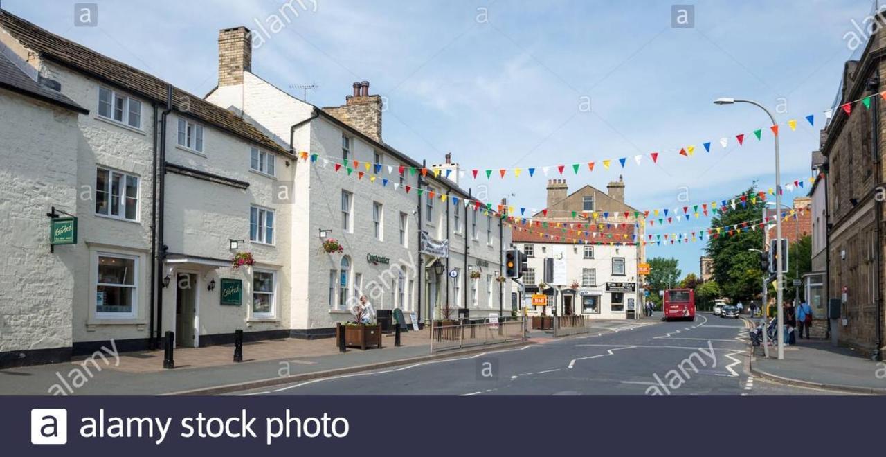 Large 4 Bedroom Home In Boston Spa Village In-Between York, Harrogate And Leeds, Sleeps 9 エクステリア 写真