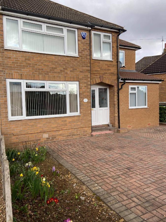 Large 4 Bedroom Home In Boston Spa Village In-Between York, Harrogate And Leeds, Sleeps 9 エクステリア 写真