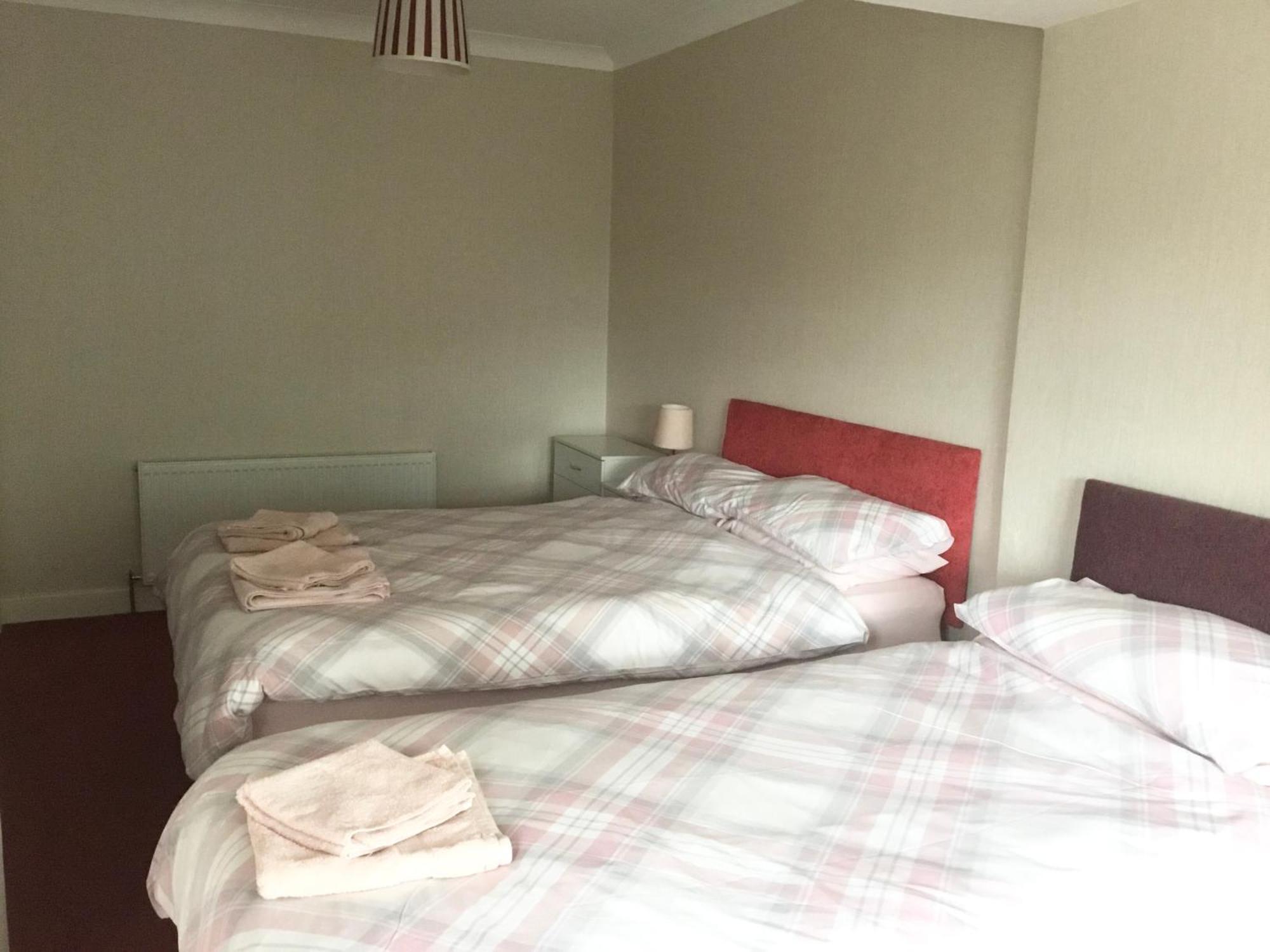 Large 4 Bedroom Home In Boston Spa Village In-Between York, Harrogate And Leeds, Sleeps 9 エクステリア 写真