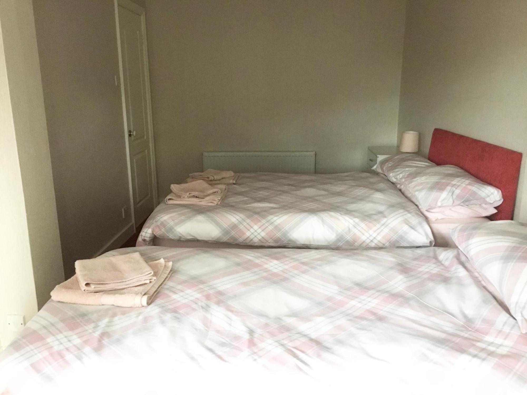 Large 4 Bedroom Home In Boston Spa Village In-Between York, Harrogate And Leeds, Sleeps 9 エクステリア 写真
